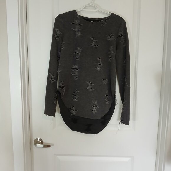 H&M Divided Distressed Top Sweater Women’s Size XS Gray Grunge Long Sleeve - Picture 5 of 7